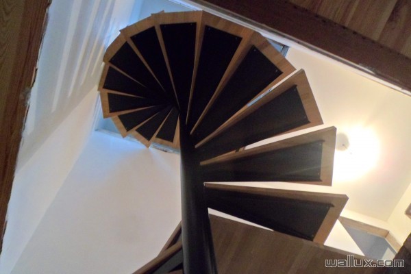 Escalier colimaçon acier + bois